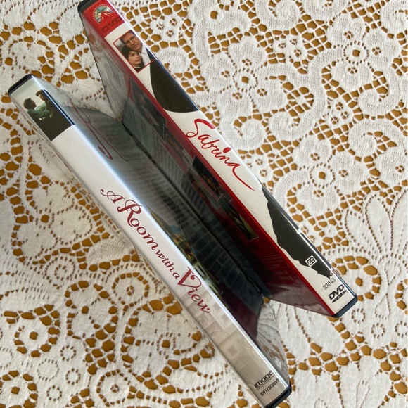 2 Rom-Com DVDs:  Sabrina (1995) with Harrison Ford and A Room with a View (1986) - Picture 8 of 9